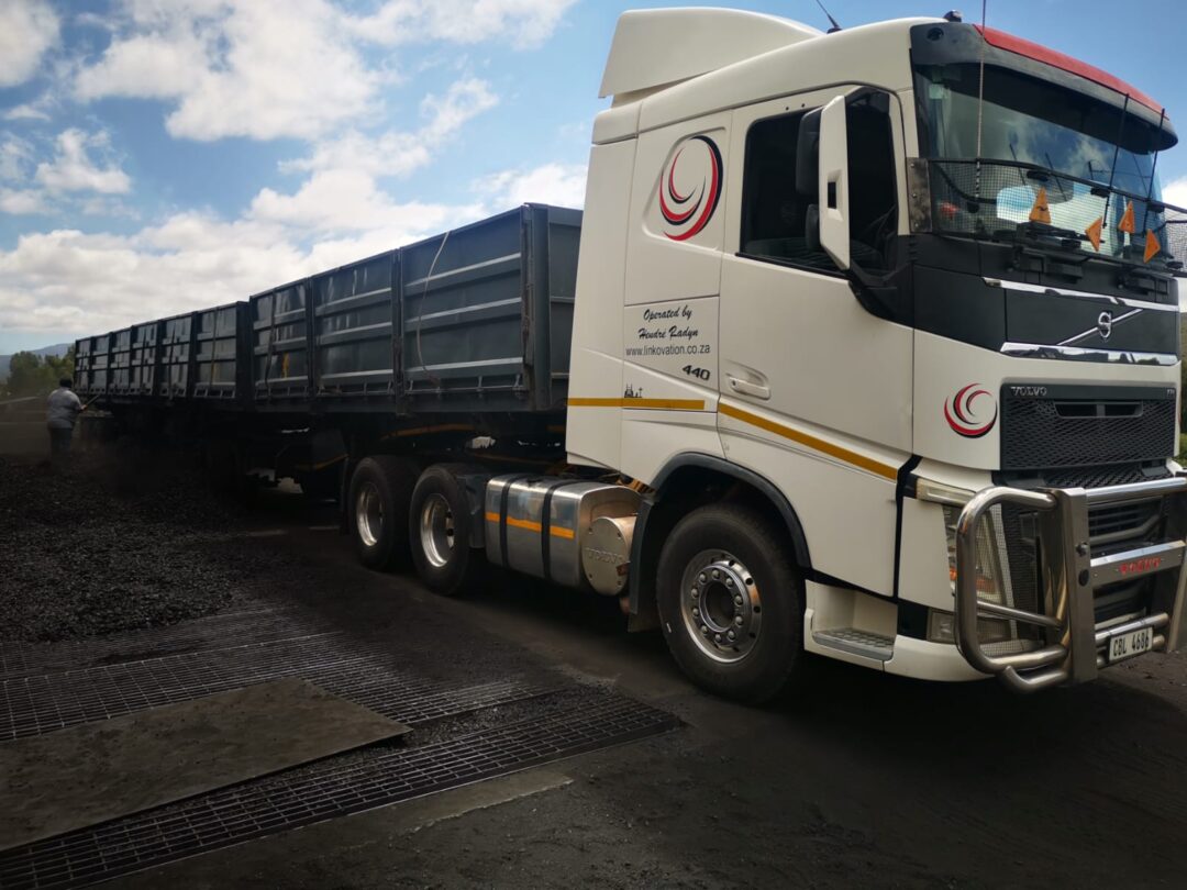 Linkovation Transport Services truck with side-opening trailer